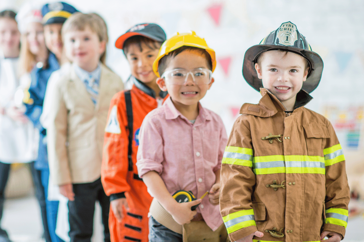 Salariée consultant ses documents de fin de contrat et sa mutuelle